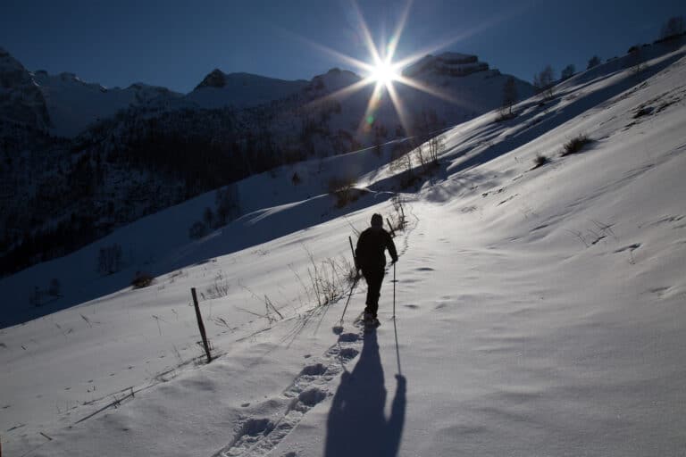 Où faire de la randonnée en raquette dans le Massif central ? Les 3 itinéraires à ne pas manquer.